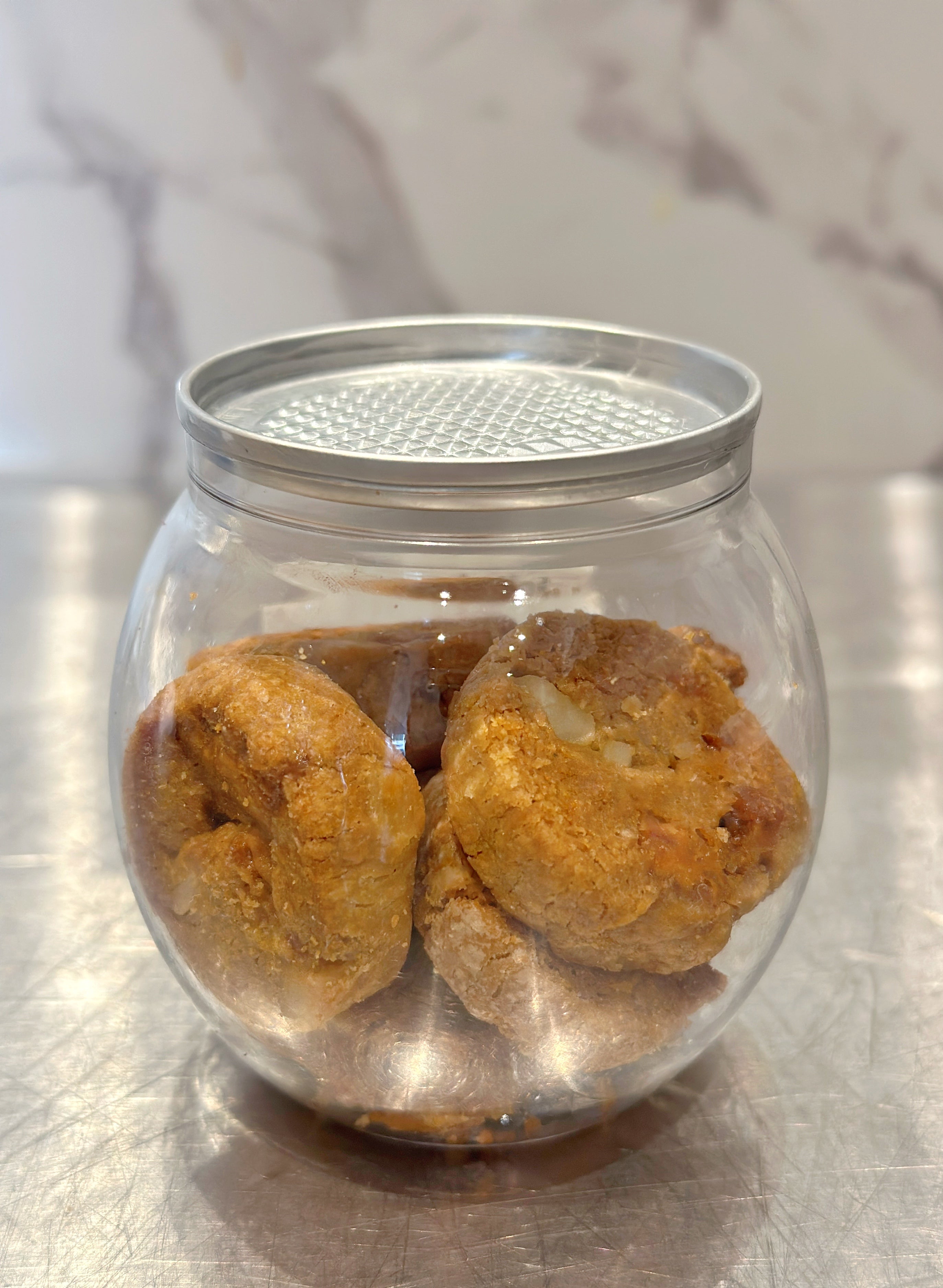 Salted Caramel Macadamia Crunchy Cookie
